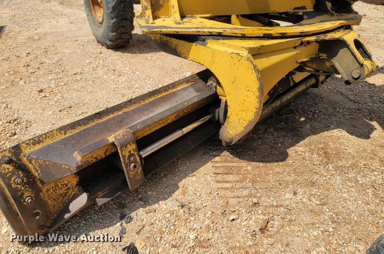 image for item LM9718 1995 John Deere 670B  motor grader