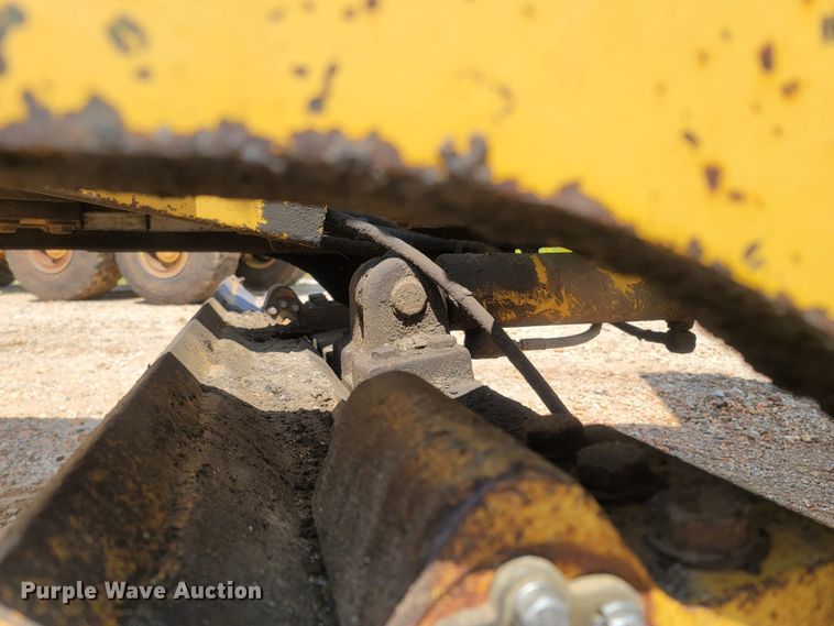 image for item LM9718 1995 John Deere 670B  motor grader