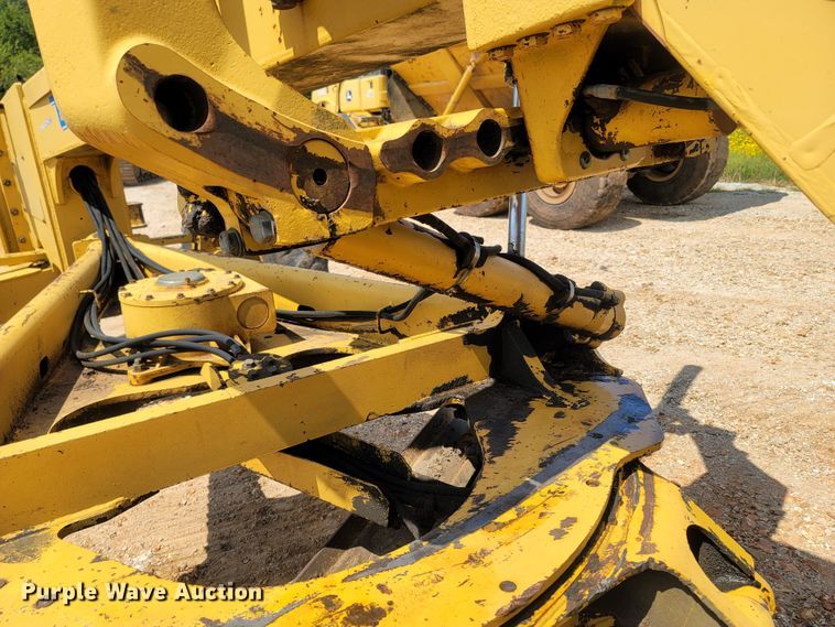 image for item LM9718 1995 John Deere 670B  motor grader