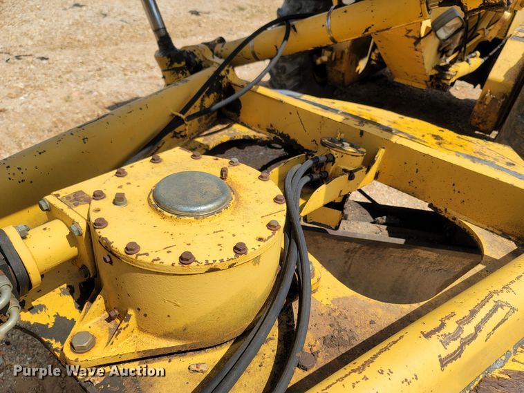 image for item LM9718 1995 John Deere 670B  motor grader