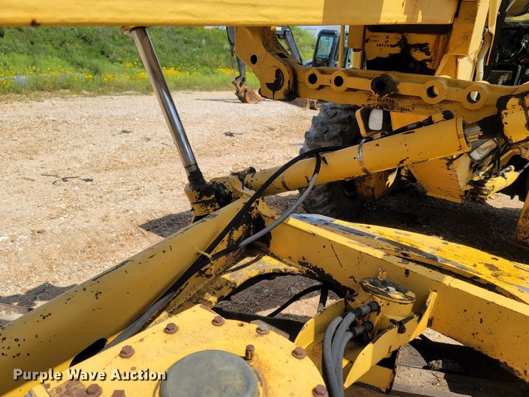 image for item LM9718 1995 John Deere 670B  motor grader