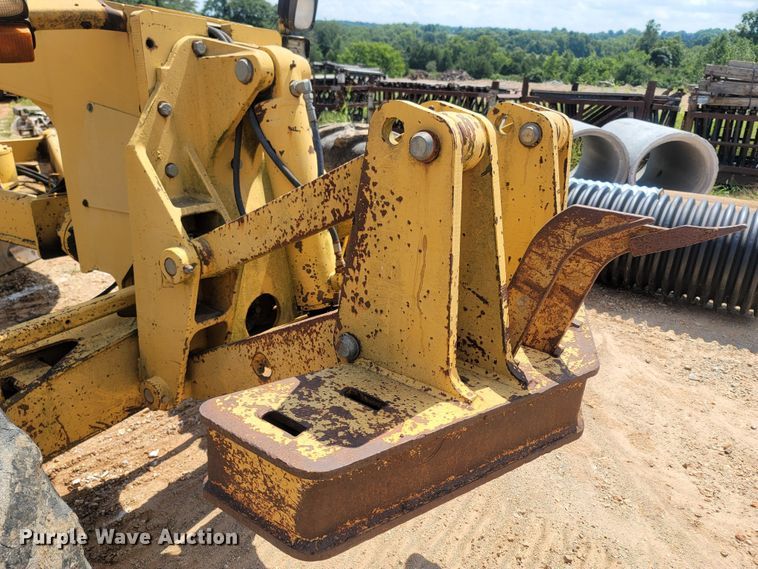 image for item LM9718 1995 John Deere 670B  motor grader