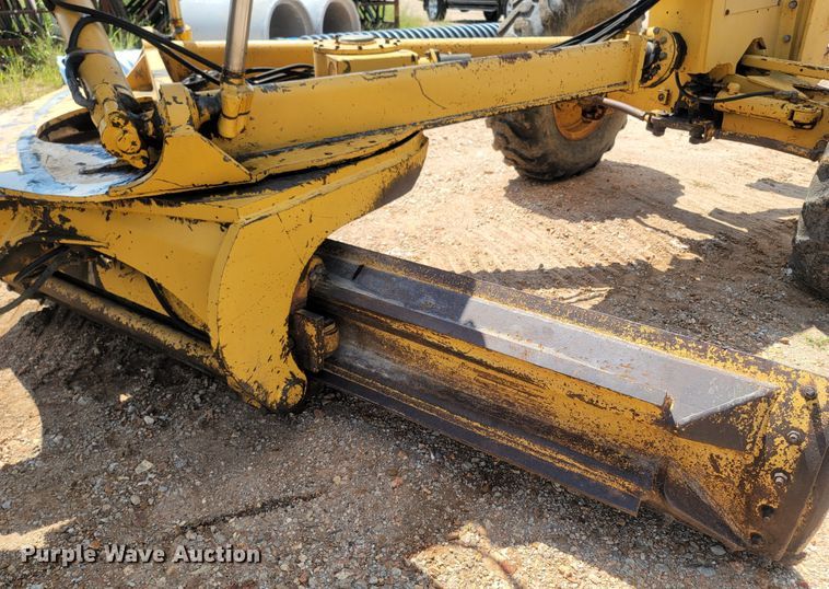image for item LM9718 1995 John Deere 670B  motor grader