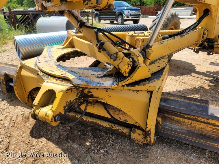 image for item LM9718 1995 John Deere 670B  motor grader