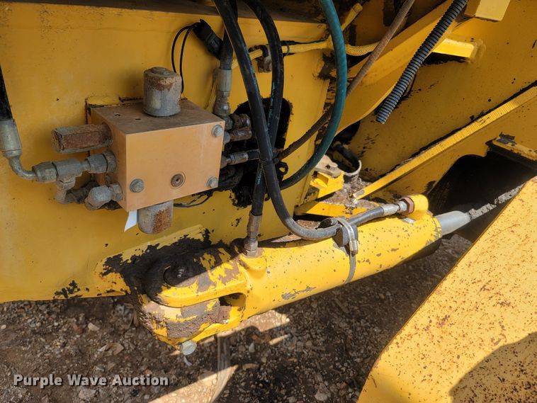 image for item LM9718 1995 John Deere 670B  motor grader