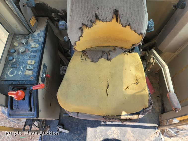 image for item LM9718 1995 John Deere 670B  motor grader