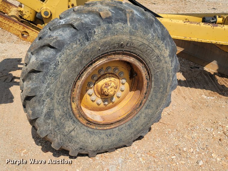 image for item LM9718 1995 John Deere 670B  motor grader