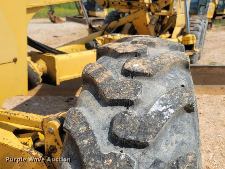 image for item LM9718 1995 John Deere 670B  motor grader