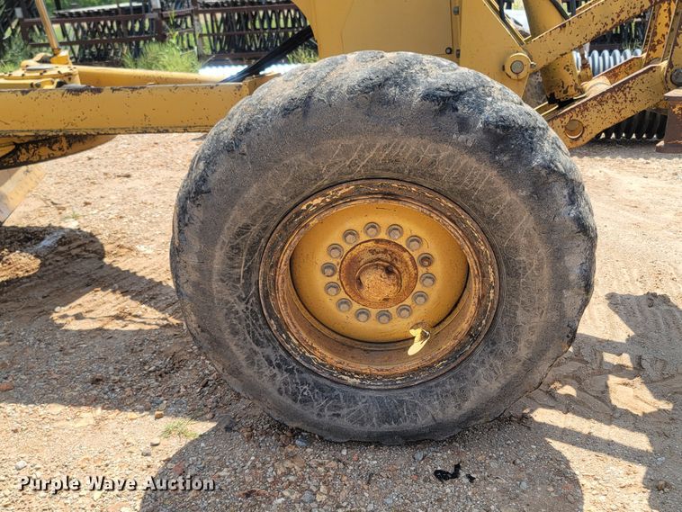 image for item LM9718 1995 John Deere 670B  motor grader