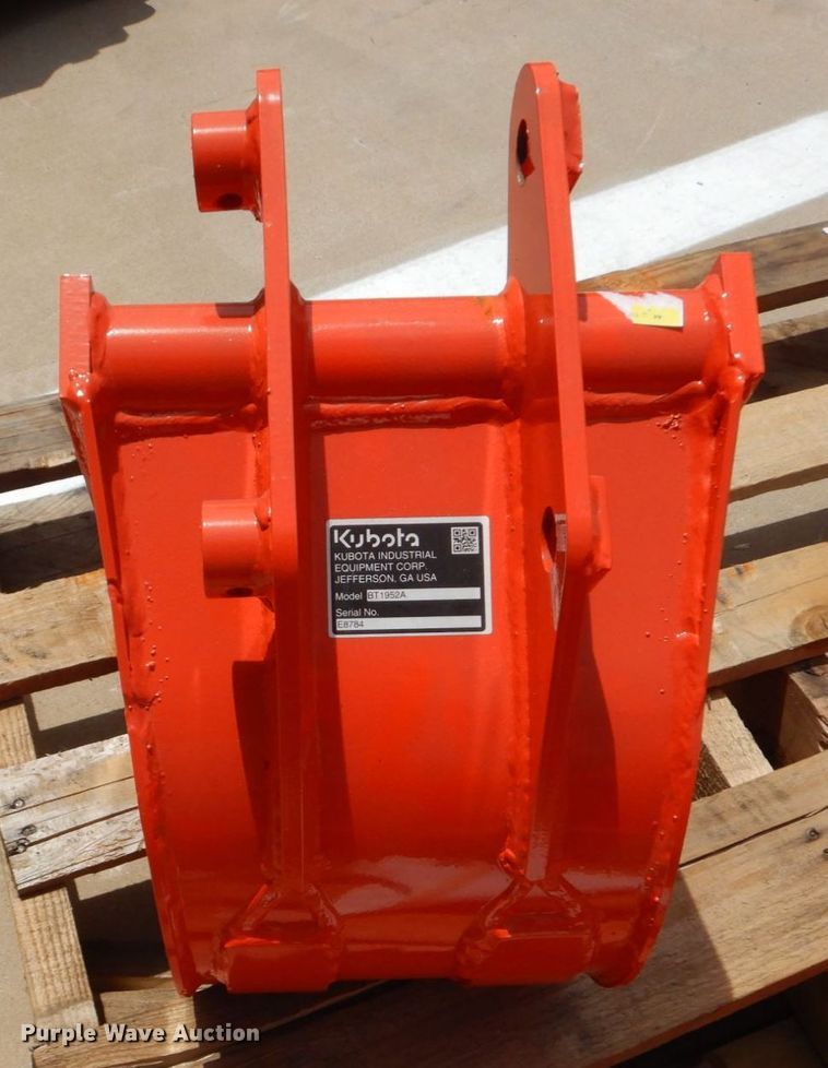 Kubota BT1952A mini excavator bucket in Grapevine, TX Item LS9815