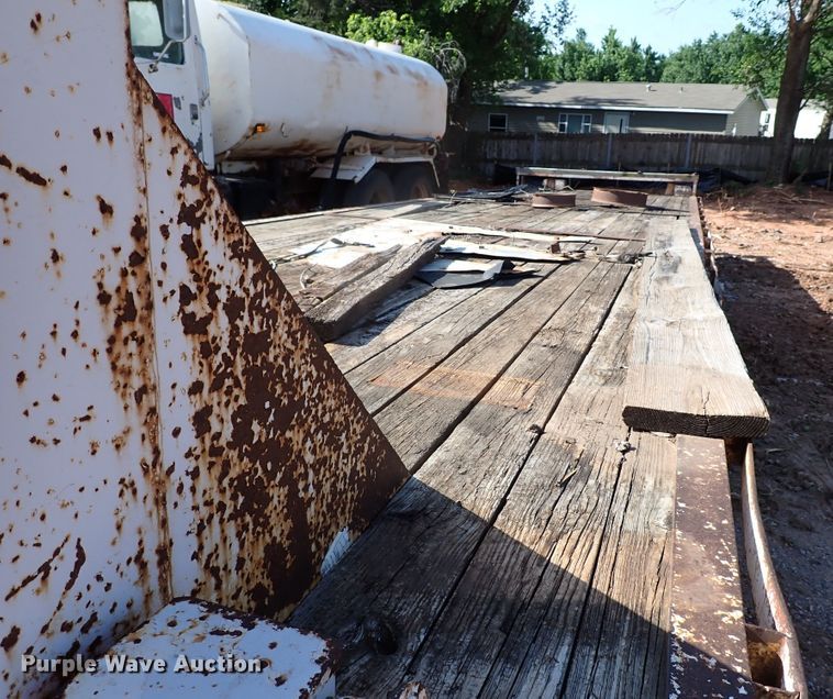 image for item MF9502 1980 WW  equipment trailer