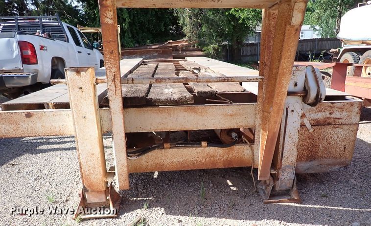 image for item MF9505 1981 Triangle K  equipment trailer