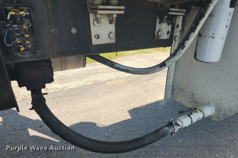 image for item MK9268 2004 International 4400  refuse truck