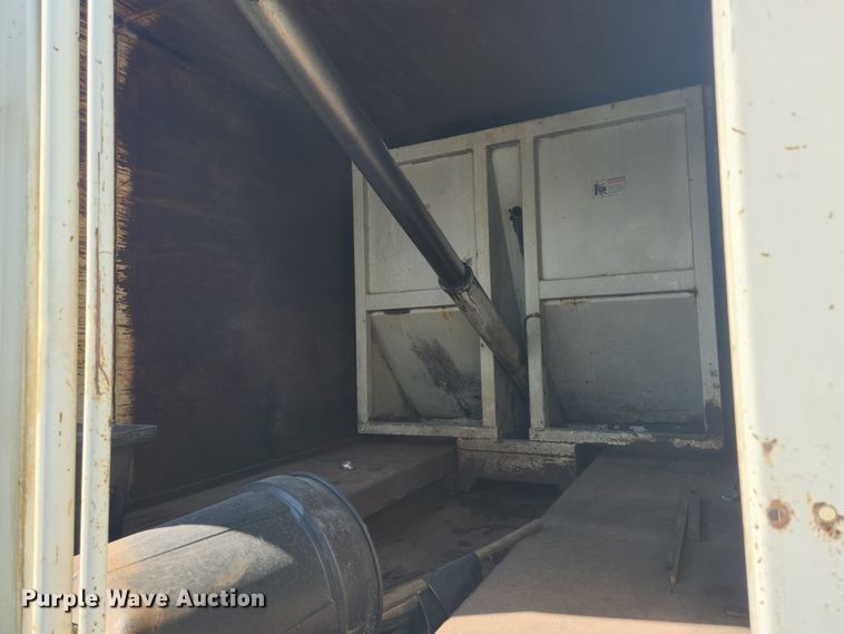 image for item MK9268 2004 International 4400  refuse truck