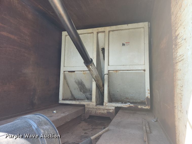 image for item MK9268 2004 International 4400  refuse truck