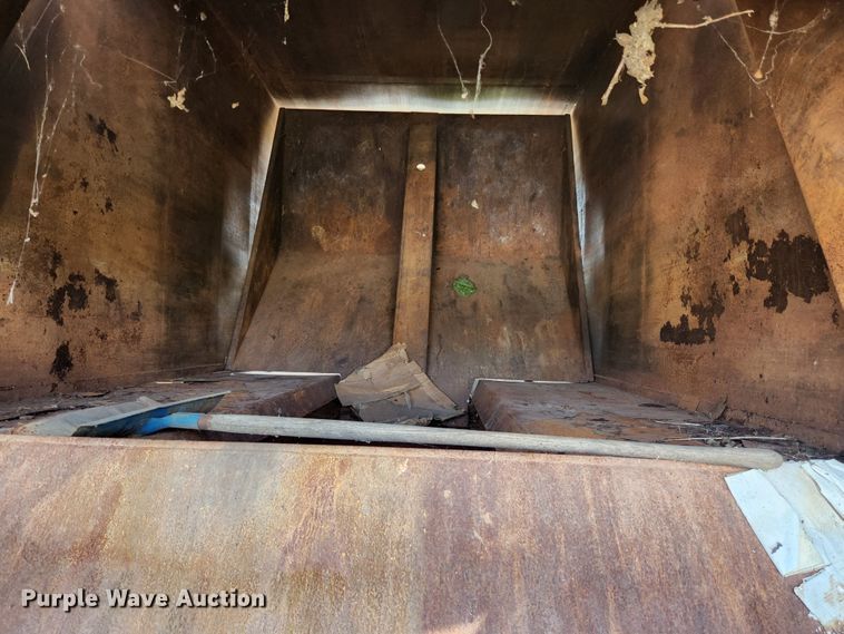 image for item MK9268 2004 International 4400  refuse truck