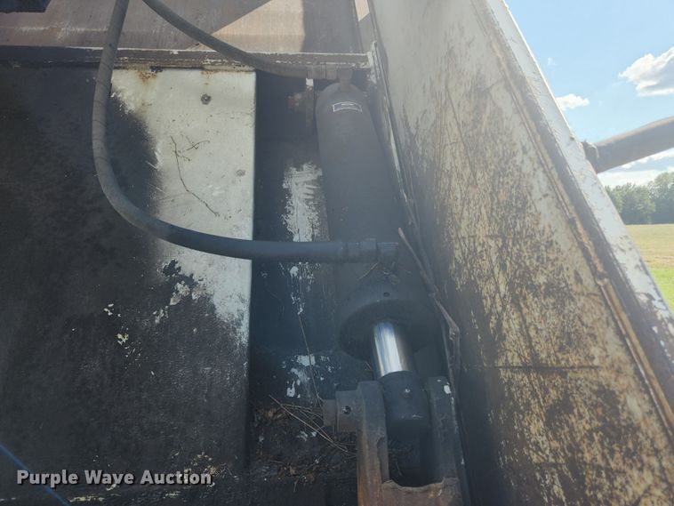 image for item MK9268 2004 International 4400  refuse truck