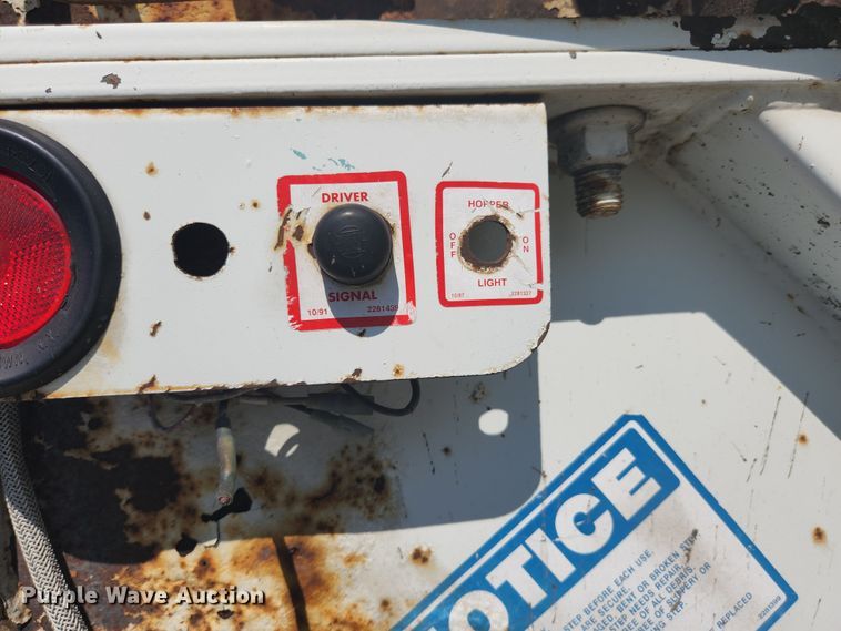 image for item MK9268 2004 International 4400  refuse truck