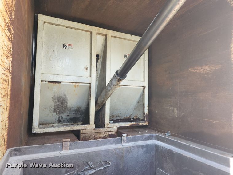 image for item MK9268 2004 International 4400  refuse truck