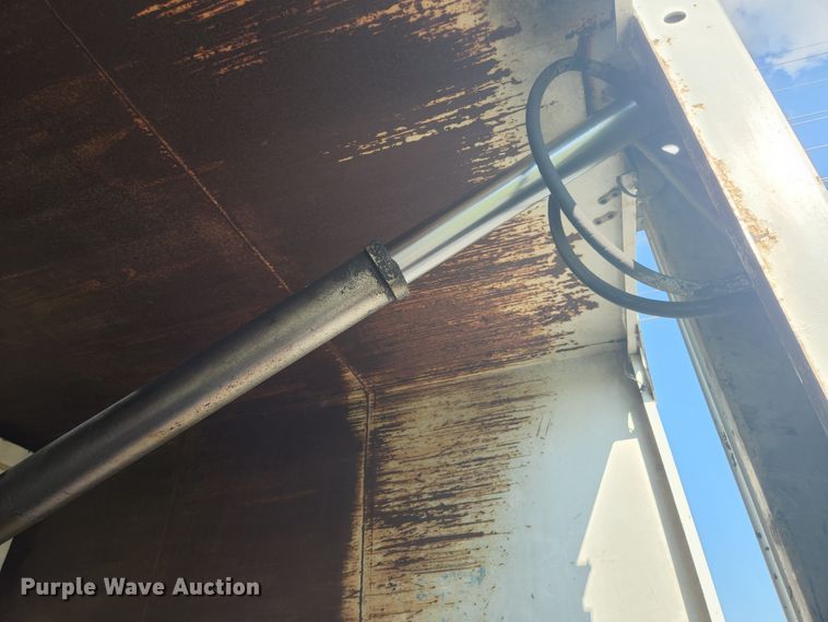 image for item MK9268 2004 International 4400  refuse truck