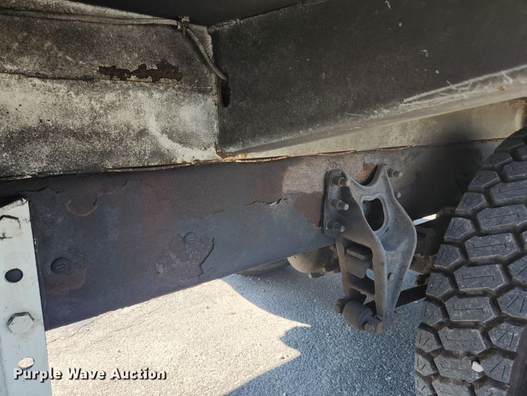 image for item MK9268 2004 International 4400  refuse truck