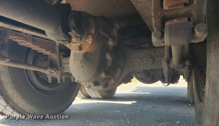 image for item MK9268 2004 International 4400  refuse truck