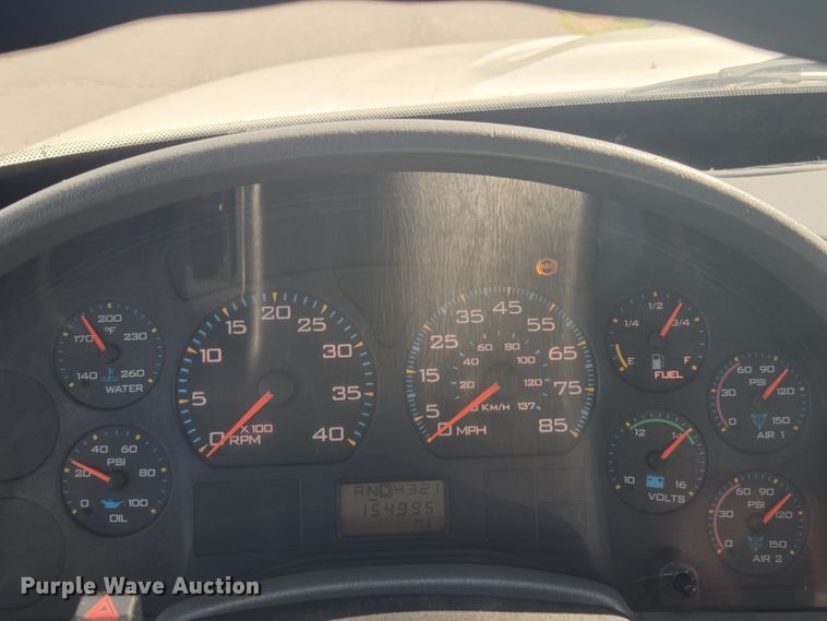 image for item MK9268 2004 International 4400  refuse truck