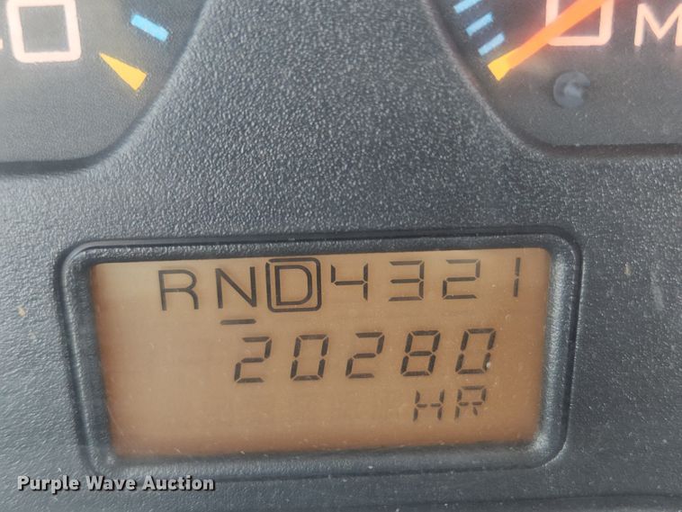 image for item MK9268 2004 International 4400  refuse truck