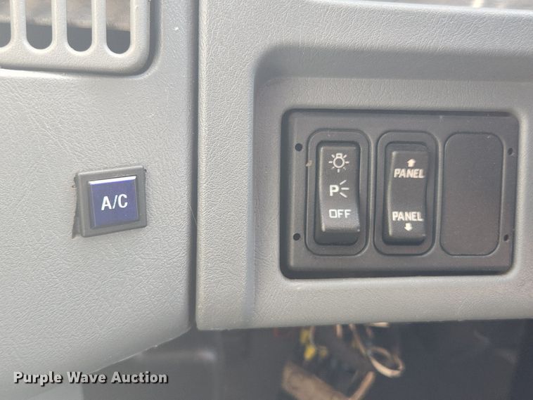 image for item MK9268 2004 International 4400  refuse truck