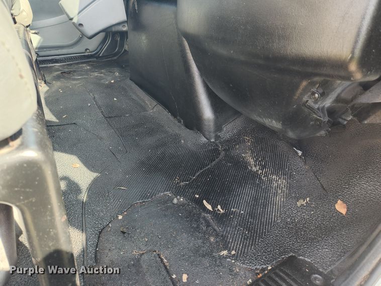 image for item MK9268 2004 International 4400  refuse truck