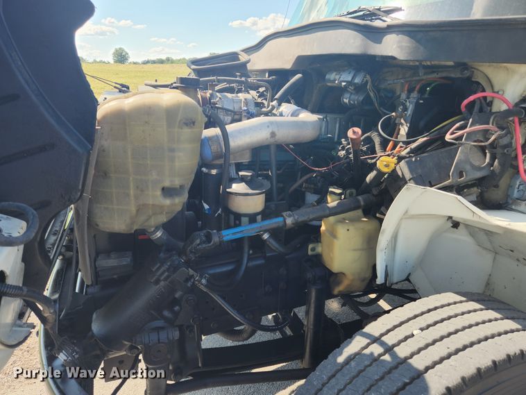 image for item MK9268 2004 International 4400  refuse truck