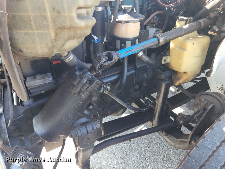 image for item MK9268 2004 International 4400  refuse truck