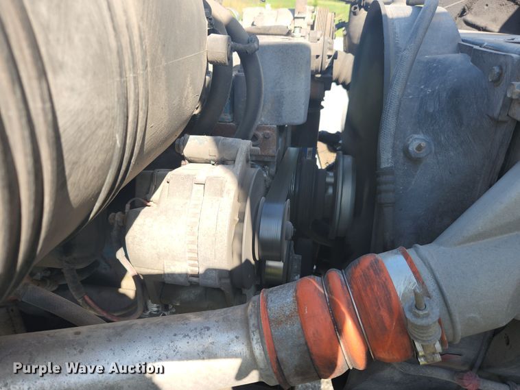 image for item MK9268 2004 International 4400  refuse truck