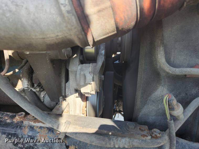 image for item MK9268 2004 International 4400  refuse truck