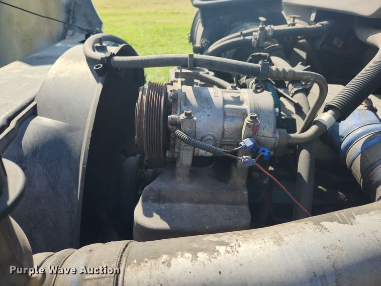 image for item MK9268 2004 International 4400  refuse truck