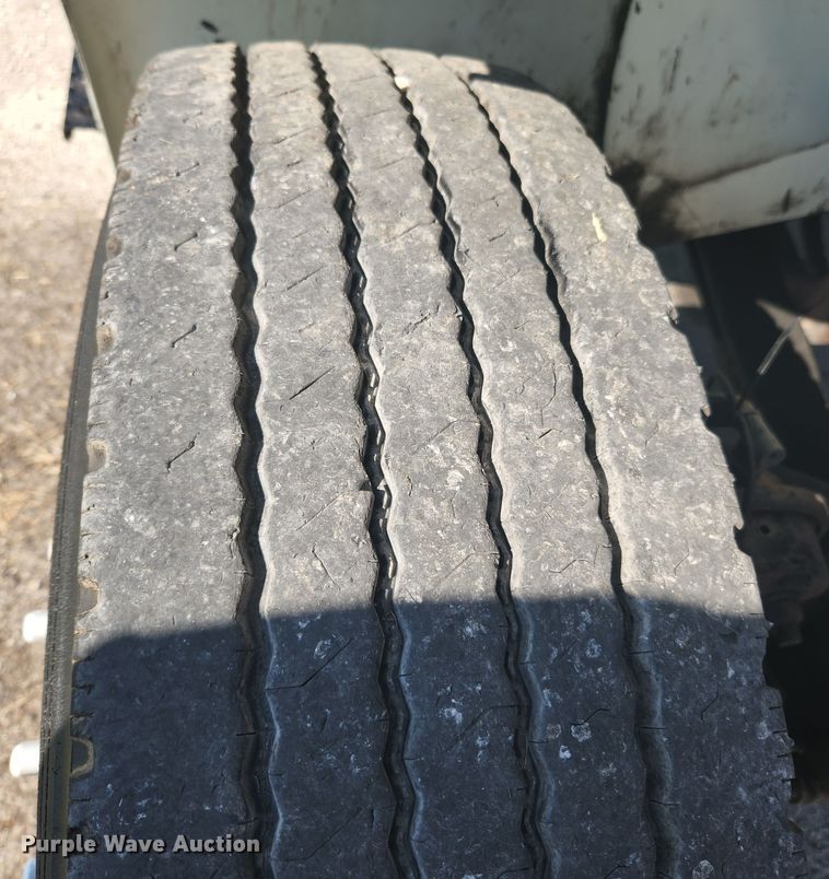 image for item MK9268 2004 International 4400  refuse truck