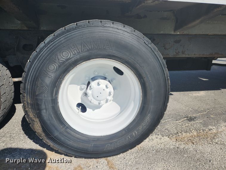 image for item MK9268 2004 International 4400  refuse truck