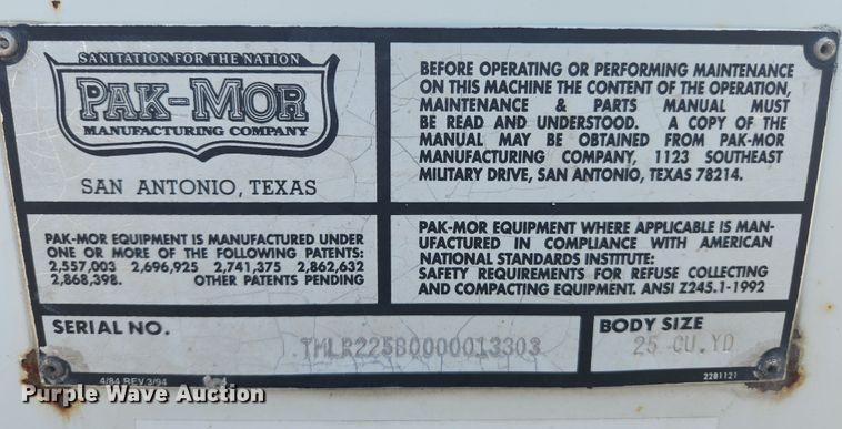 image for item MK9268 2004 International 4400  refuse truck