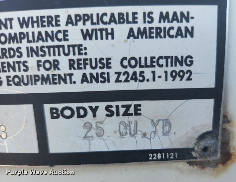 image for item MK9268 2004 International 4400  refuse truck