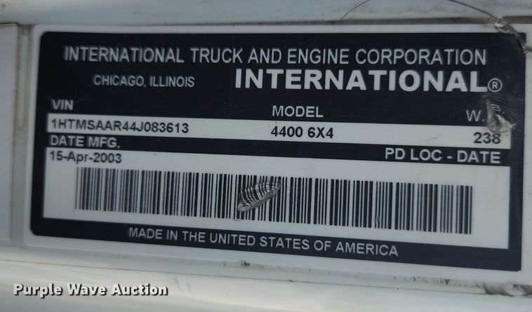 image for item MK9268 2004 International 4400  refuse truck