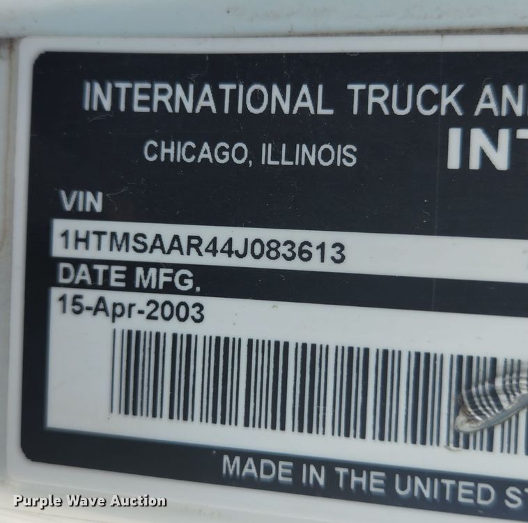 image for item MK9268 2004 International 4400  refuse truck