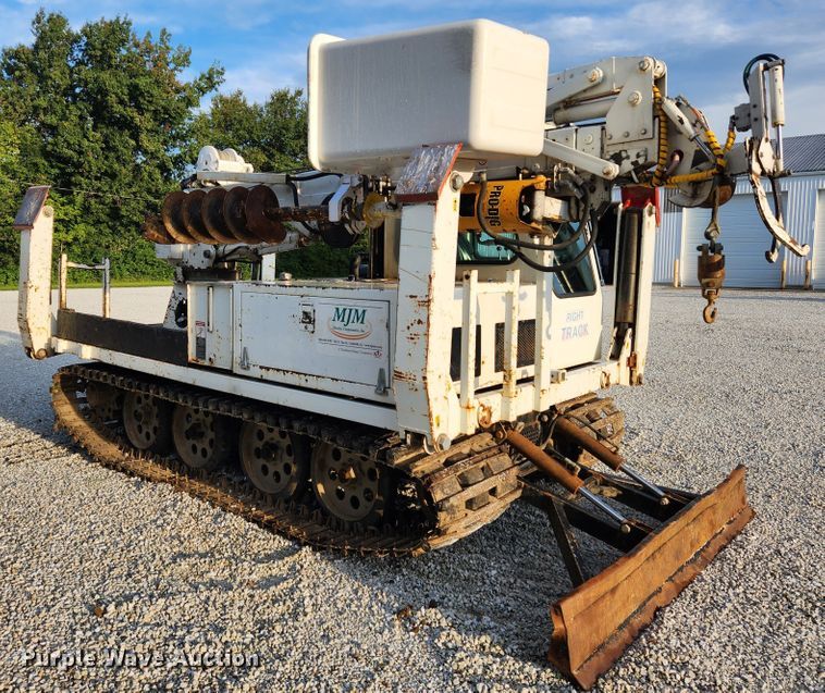 image for item MK9298 2006 UTV International RT02DD-608  mini digger derrick