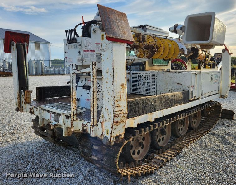 image for item MK9298 2006 UTV International RT02DD-608  mini digger derrick