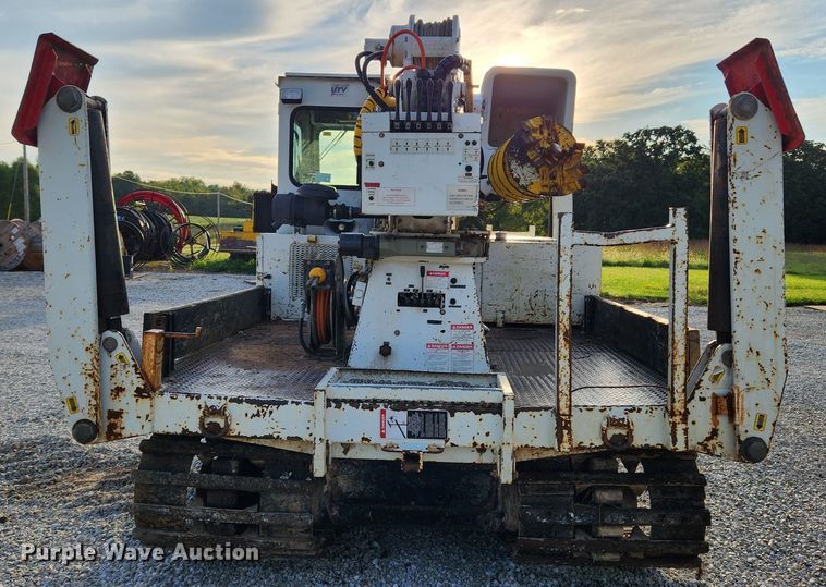 image for item MK9298 2006 UTV International RT02DD-608  mini digger derrick