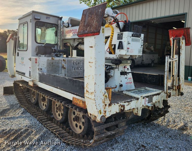 image for item MK9298 2006 UTV International RT02DD-608  mini digger derrick