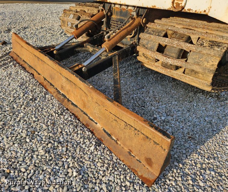 image for item MK9298 2006 UTV International RT02DD-608  mini digger derrick