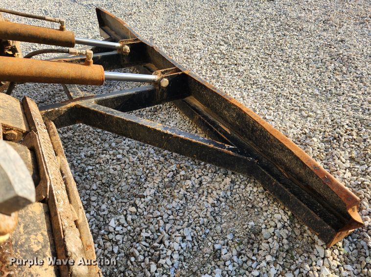 image for item MK9298 2006 UTV International RT02DD-608  mini digger derrick