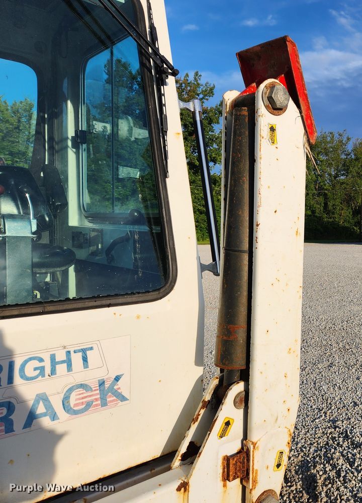 image for item MK9298 2006 UTV International RT02DD-608  mini digger derrick