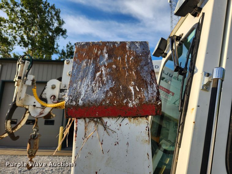 image for item MK9298 2006 UTV International RT02DD-608  mini digger derrick