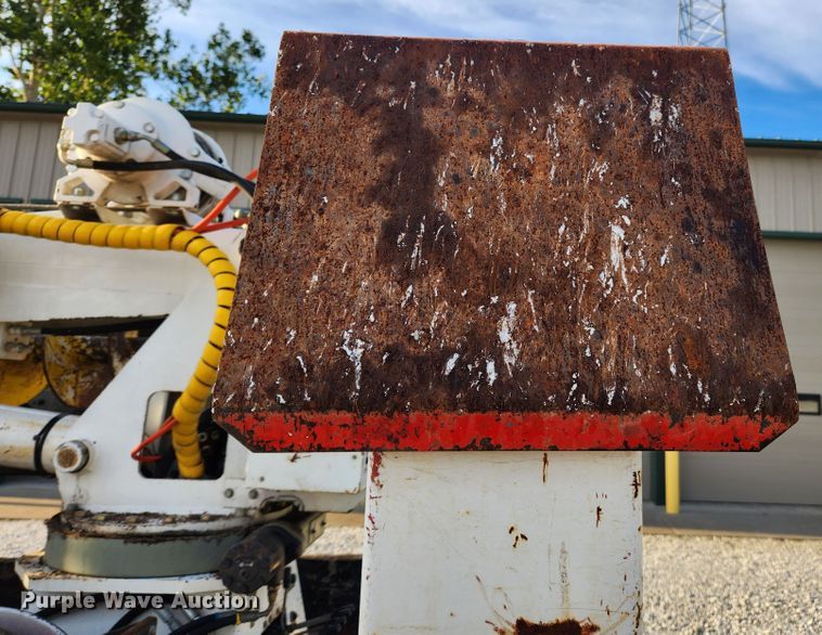 image for item MK9298 2006 UTV International RT02DD-608  mini digger derrick